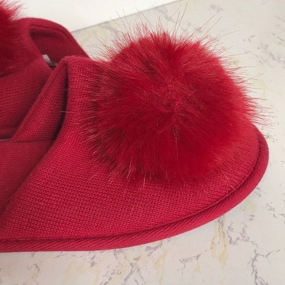 VICTORIAS SECRET RED POM POM POOF SLIPPERS SMALL - Picture 2 of 7